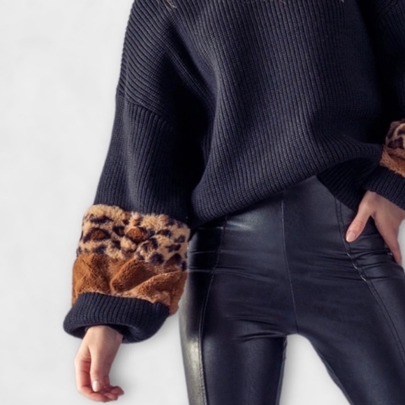 pretty and comfy!! Black/Leopard Fleece/knit pullover sweater. Great quality - Picture 3 of 7